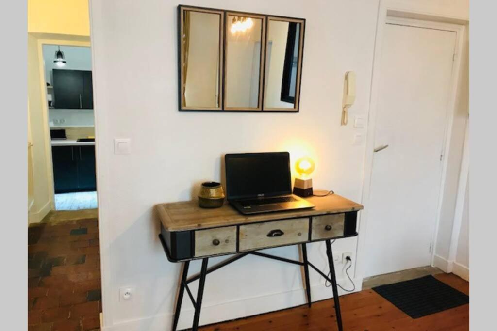 Au Coeur Du Vieux Bayeux, Logement De Charme Appartamento Esterno foto