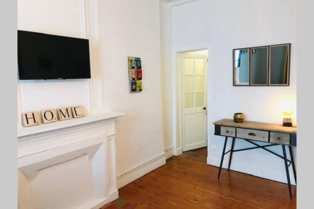 Au Coeur Du Vieux Bayeux, Logement De Charme Appartamento Esterno foto