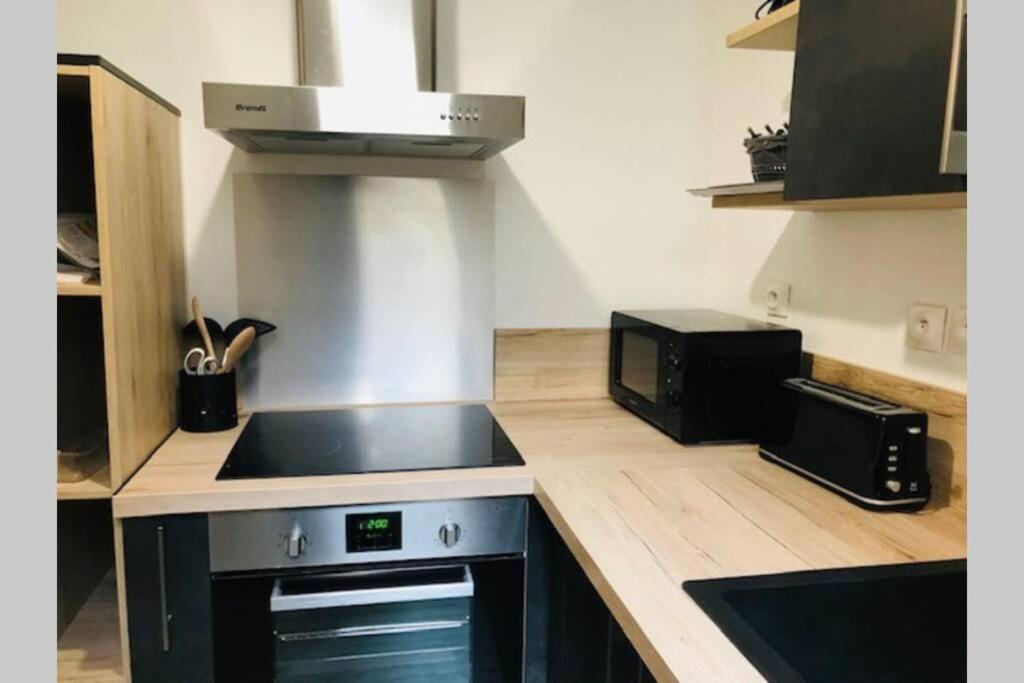 Au Coeur Du Vieux Bayeux, Logement De Charme Appartamento Esterno foto