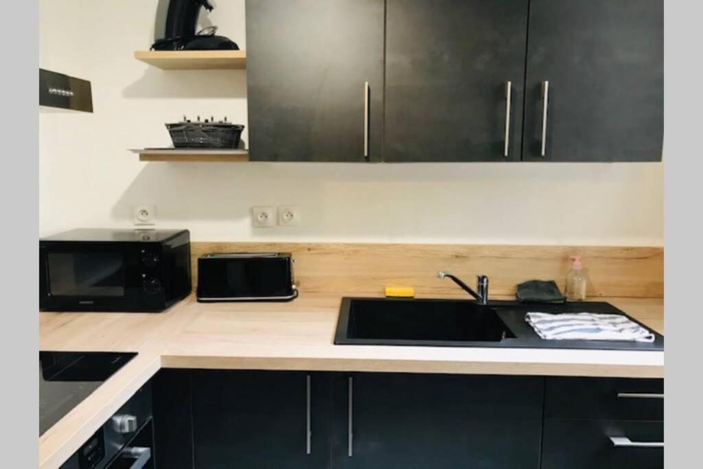 Au Coeur Du Vieux Bayeux, Logement De Charme Appartamento Esterno foto